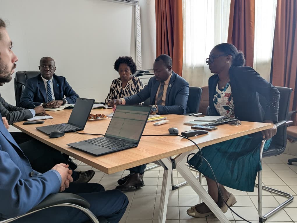 Visite technique du projet SIGFIP à l’ARMP — photographie transmise par l’ARMP